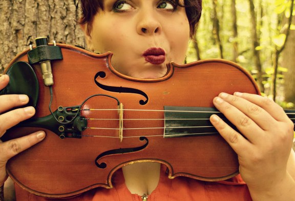 Evie Andrus Introduces Barefoot Sanctuary on New Double-Album ‘Songs For My Father’