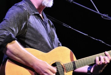 Richard Thompson mesmerizes Bijou Theatre crowd