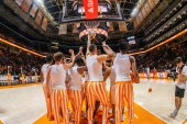 Tennessee shows tournament-ready poise in battle of UTs