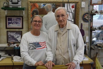 The Last Chair in Burlington – At 98 years young, Ernie Barnes still cuts hair as the relic of an almost forgotten Knoxville neighborhood